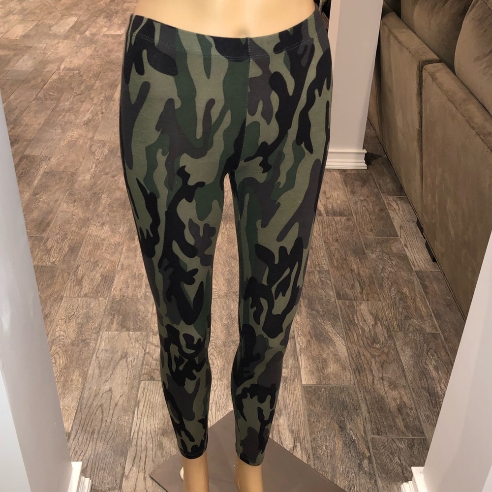 Hanger camouflage cotton spandex size small